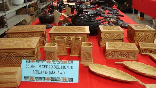 Artigianato del Malawi in legno di cedro